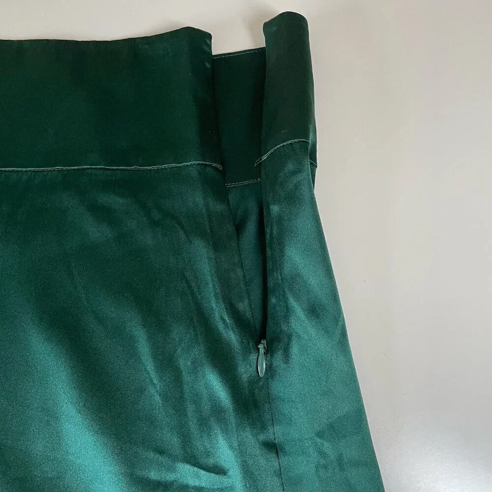 Y2K Marciano Forest Green 100% Silk Skirt Size 10 Party Holiday Work Office NWOT